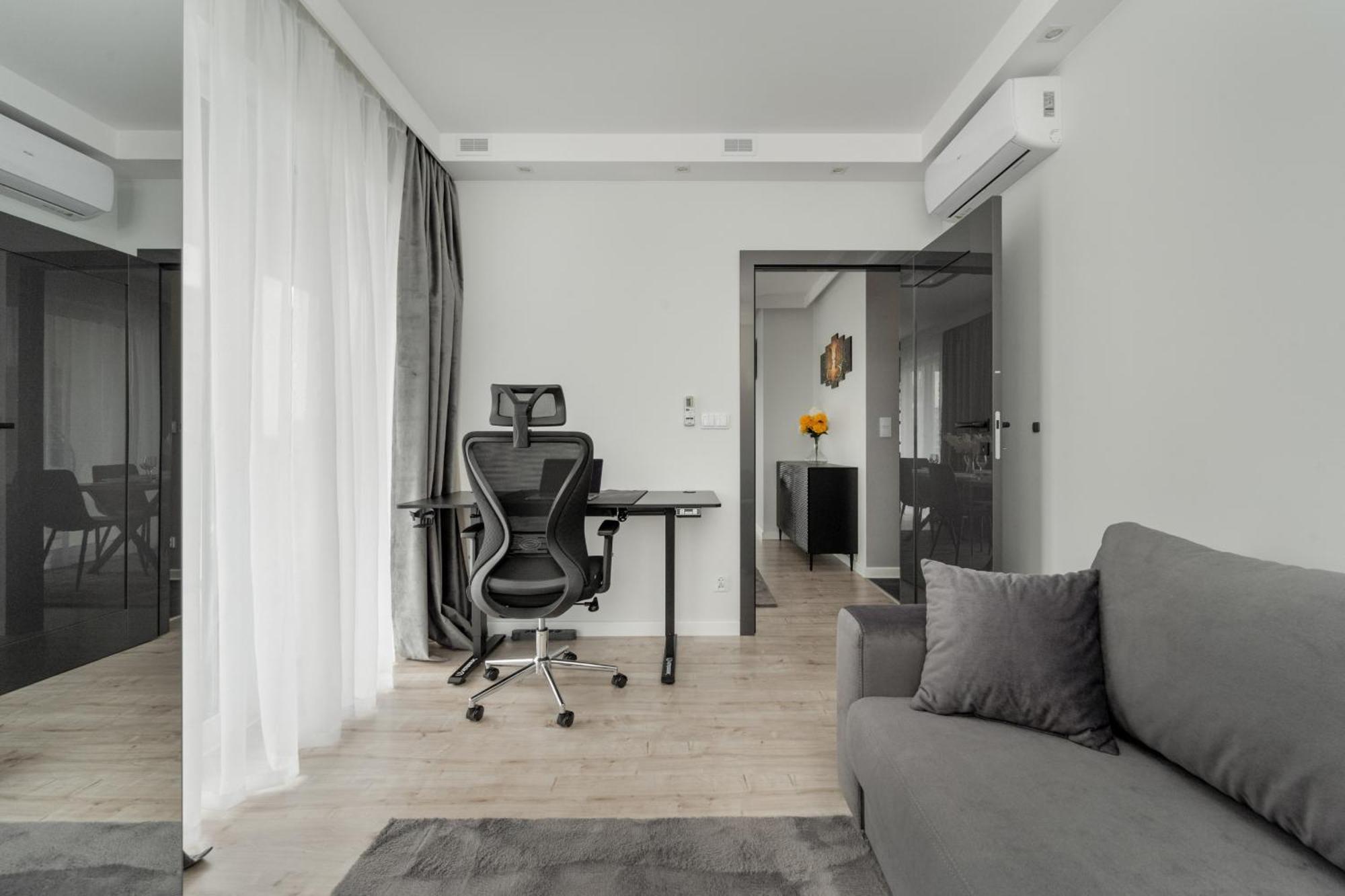 Luksusowy Apartament Z 3 Sypialniami, Klimatyzacja, Parkingiem I Biurkiem We Wroclawiu By Renters Prestige Kültér fotó